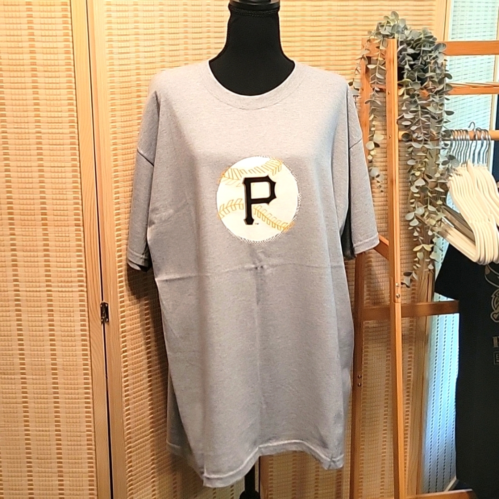 NWOT Men's Pittsburgh Pirates Graphic Tee - Size XL